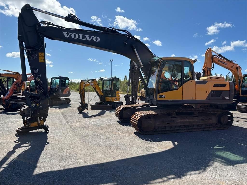 Volvo EC220DL Roomikekskavaatorid