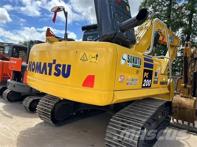 Komatsu PC 200-8 Roomikekskavaatorid