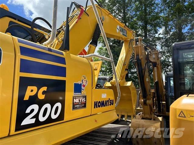 Komatsu PC 200-8 Roomikekskavaatorid