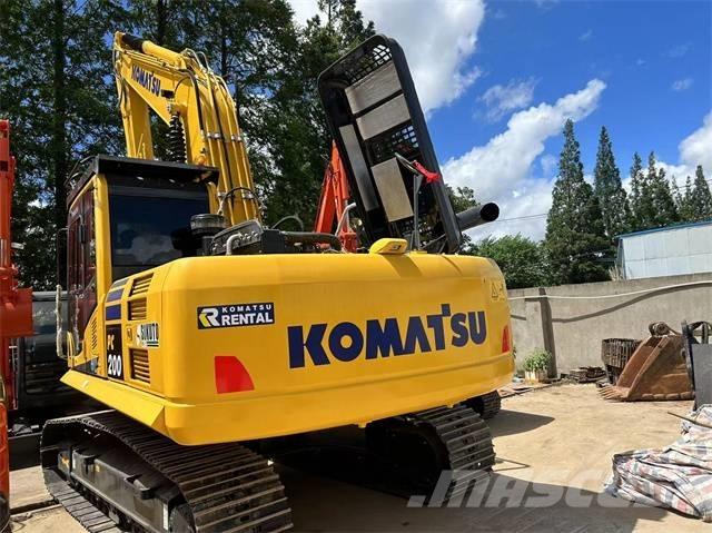 Komatsu PC 200-8 Roomikekskavaatorid
