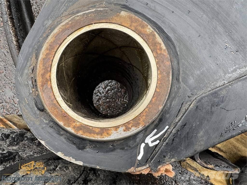 Komatsu 165F Forvarderi kraanad