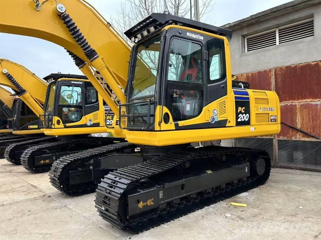Komatsu 200 Roomikekskavaatorid