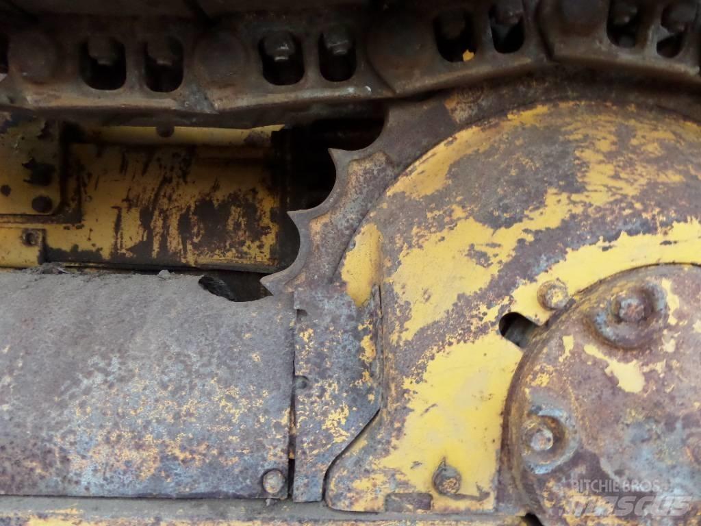 CAT D 4 E Buldooserid