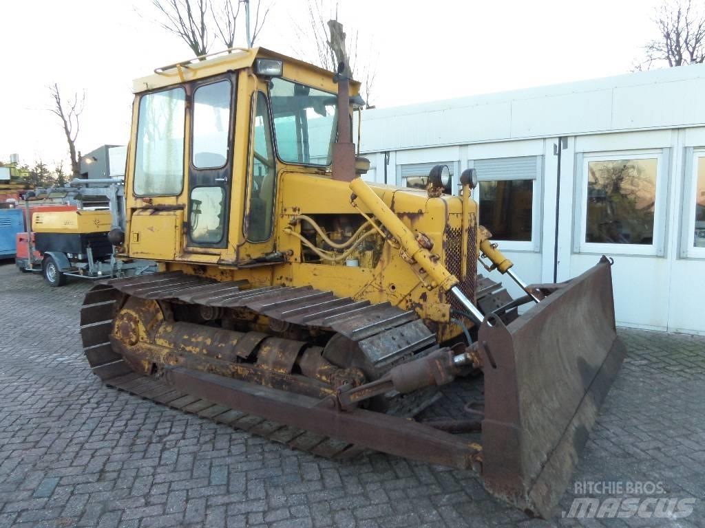 CAT D 4 E Buldooserid