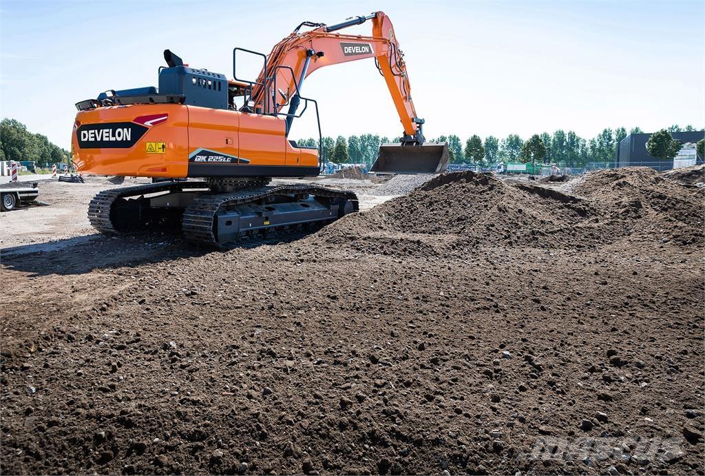 Develon DX225LC-7 Roomikekskavaatorid