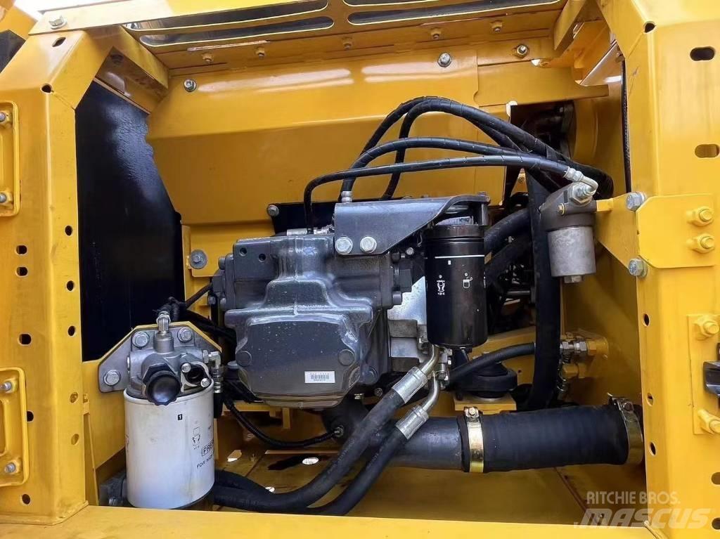 Komatsu pc220 Roomikekskavaatorid