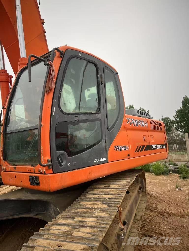 Doosan DX300LCA Roomikekskavaatorid