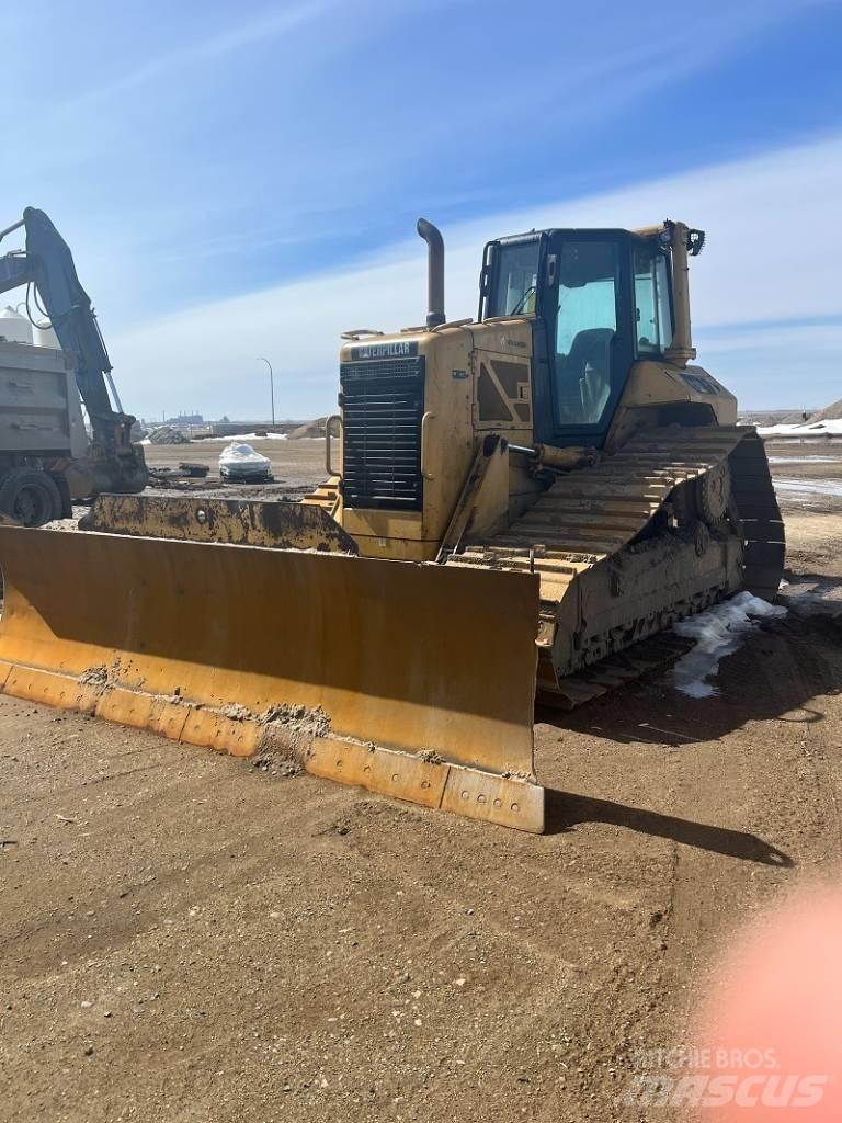 CAT D 6 N LGP Buldooserid