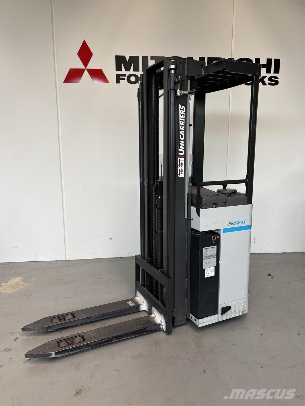 Atlet A160 Platvormiga virnastajad