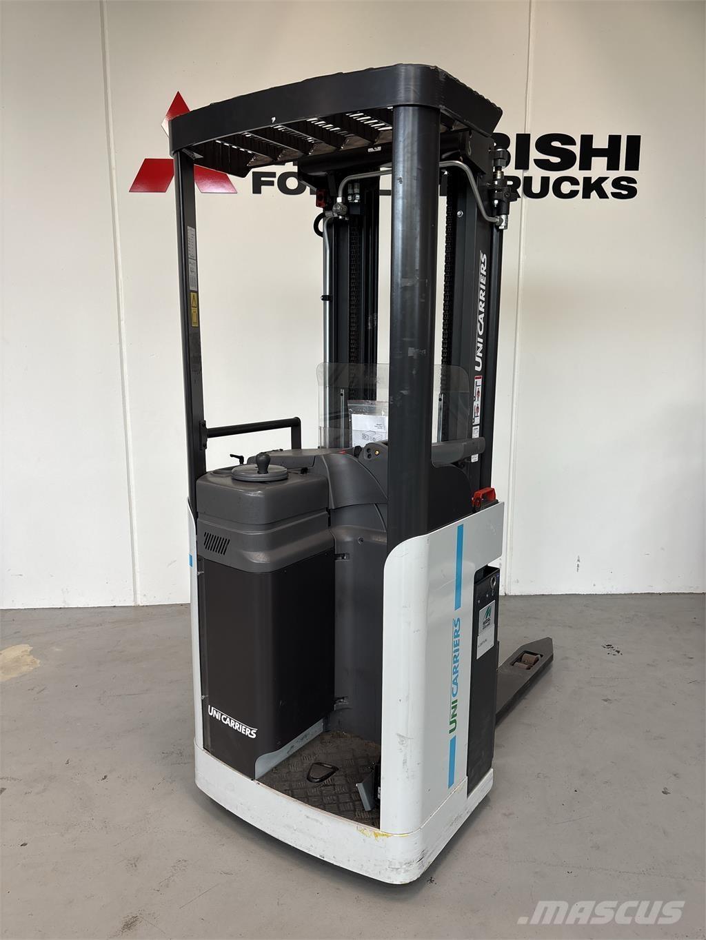 Atlet A160 Platvormiga virnastajad