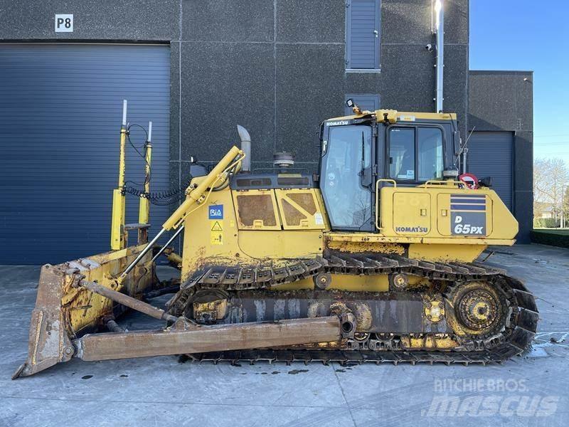 Komatsu D 65 PX - 18 Buldooserid