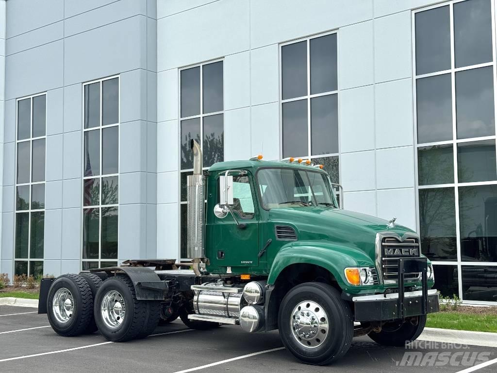 Mack Granite CV713 Sadulveokid