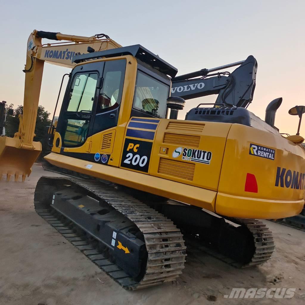 Komatsu PC 200-8 Roomikekskavaatorid