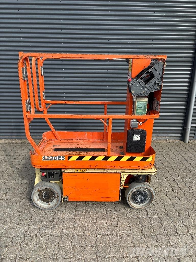 JLG 1230 ES Vertikaalsed mast tõstukid