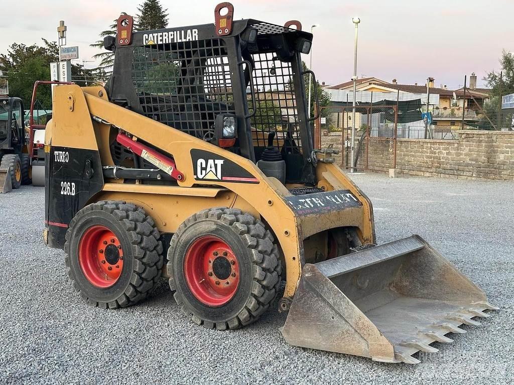 CAT 226BHF Väikelaadurid