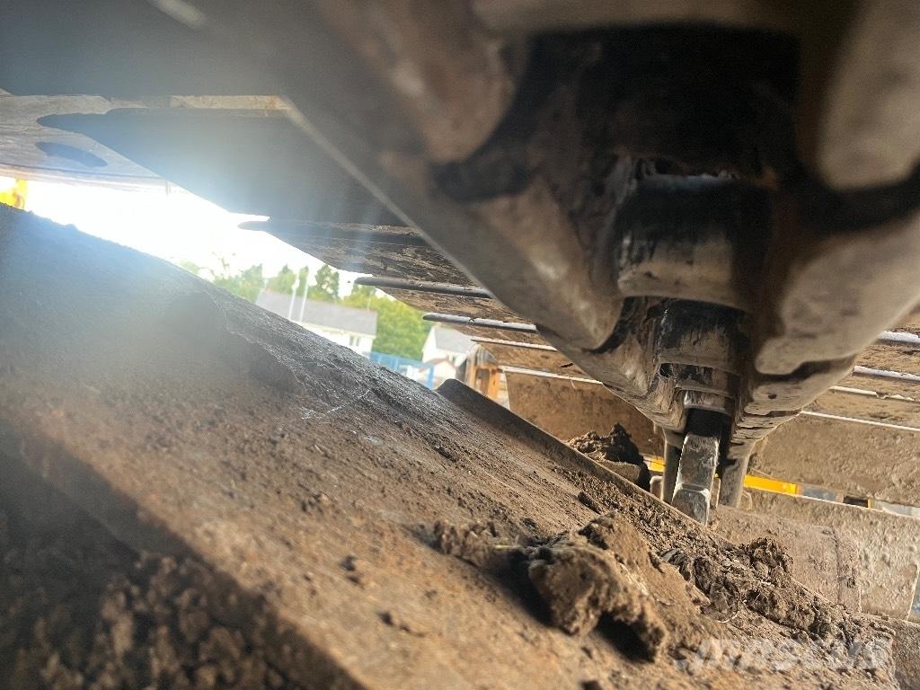 Komatsu PC138 US-8 Roomikekskavaatorid