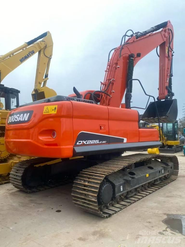 Doosan DX 225 LC Roomikekskavaatorid