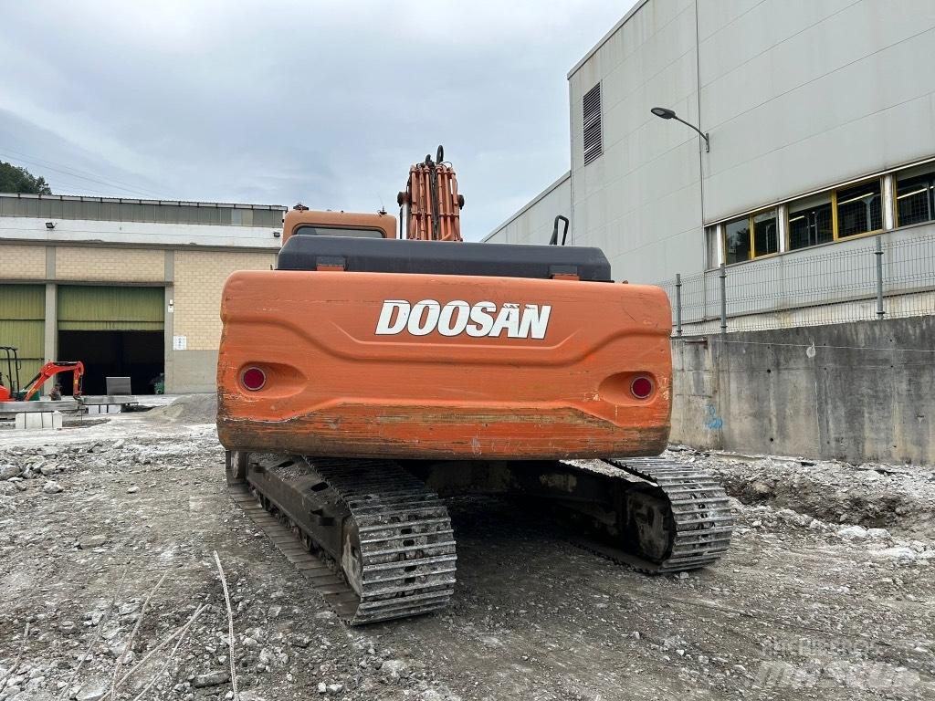 Doosan DX 255 LC Roomikekskavaatorid