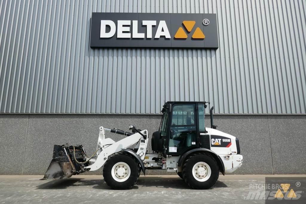 CAT 906M Rataslaadurid