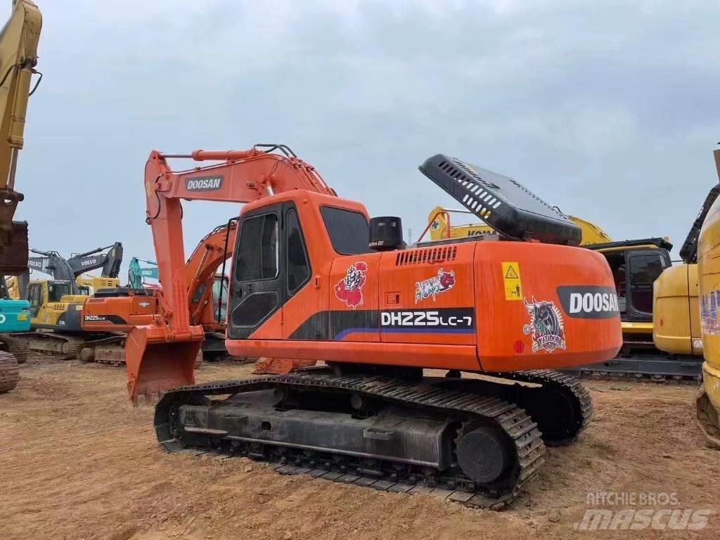 Doosan 225-7 Roomikekskavaatorid