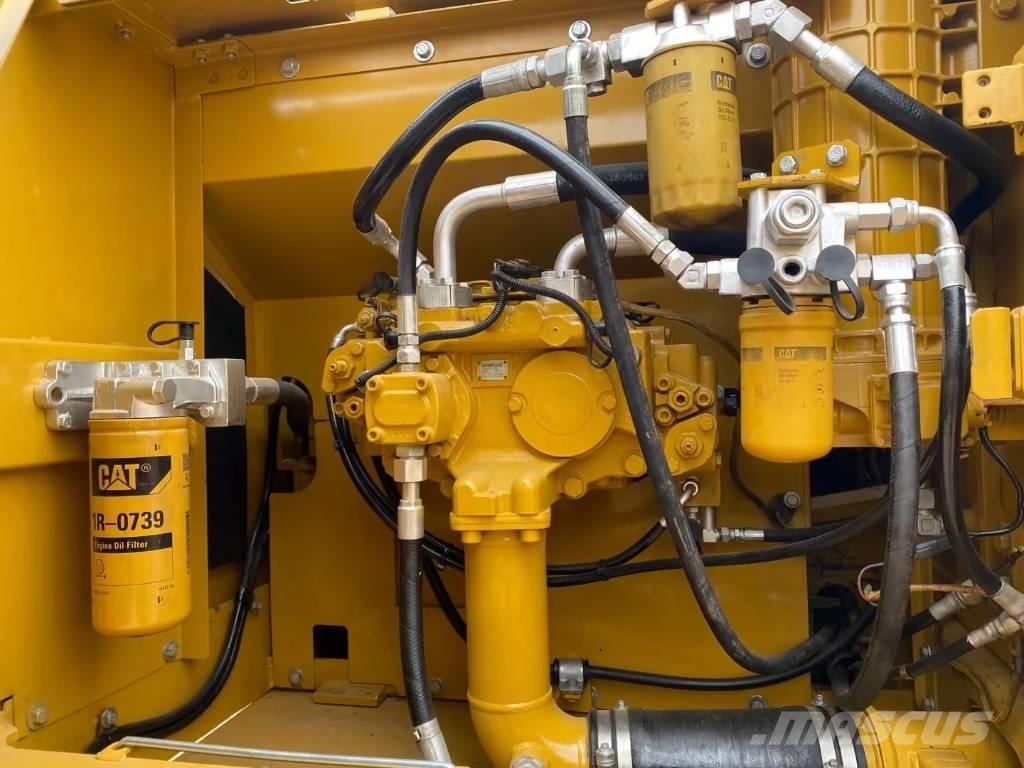 CAT 324 Roomikekskavaatorid