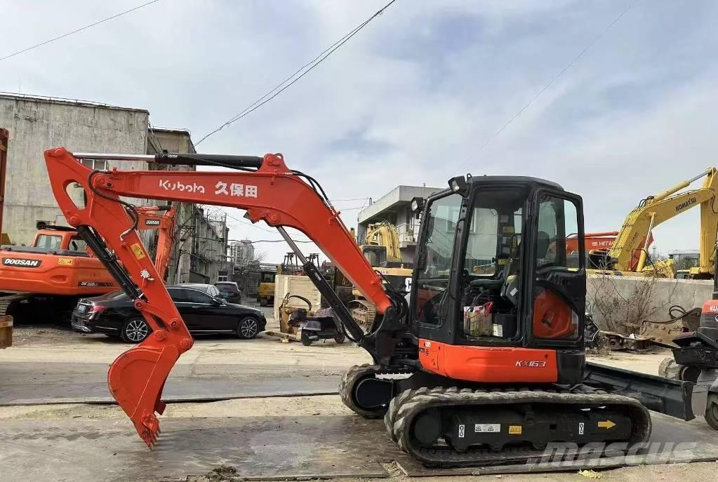 Kubota 163 Roomikekskavaatorid