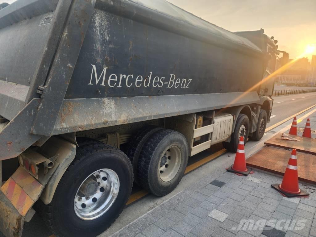 Mercedes-Benz 3951K Väikekallurid