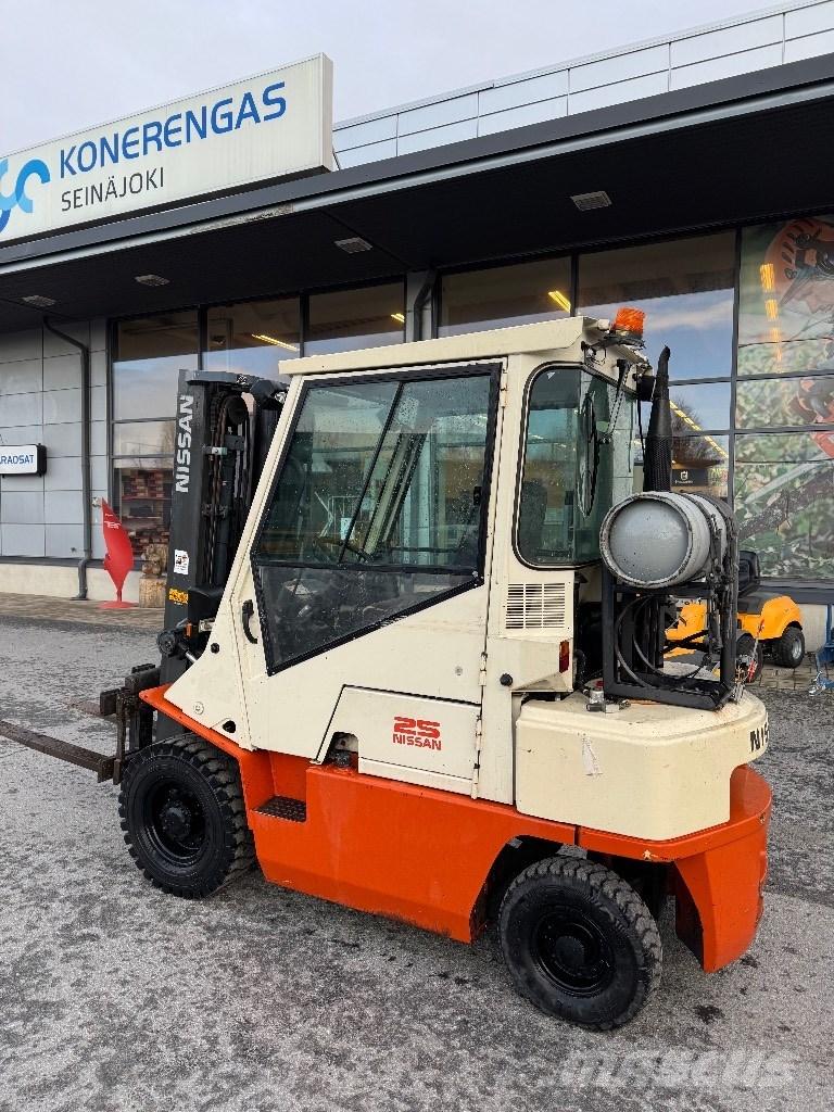 Nissan 25 Gaasitõstukid