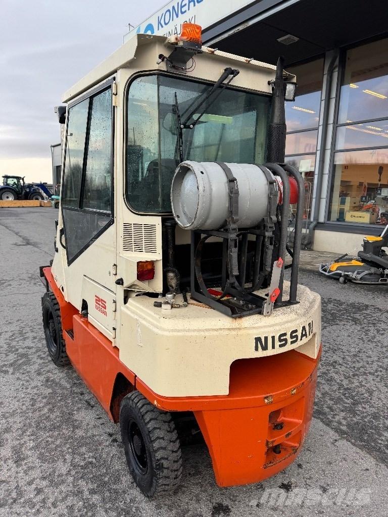 Nissan 25 Gaasitõstukid