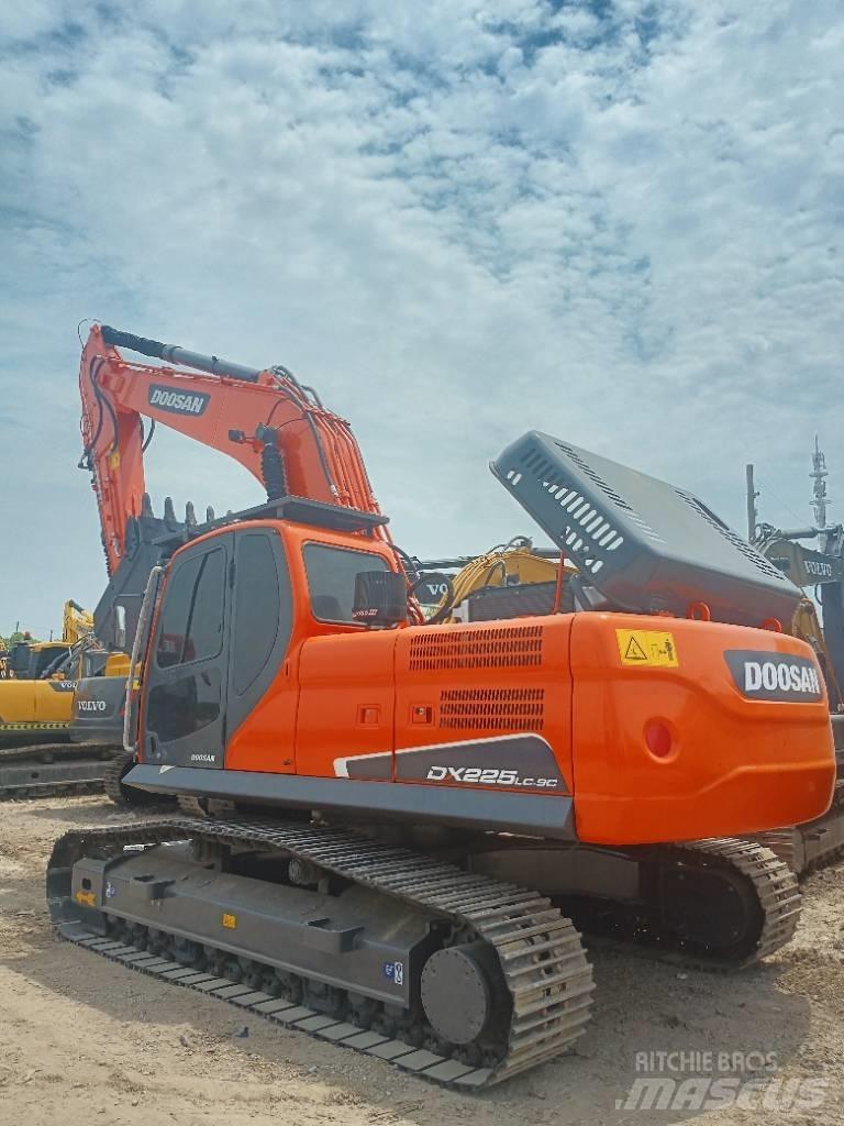 Doosan DX 225LC-9C Roomikekskavaatorid