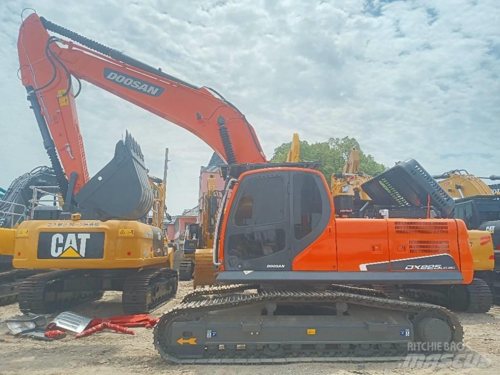 Doosan DX 225LC-9C Roomikekskavaatorid