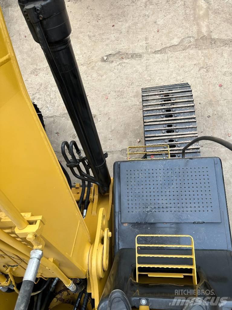 CAT 320 D Roomikekskavaatorid
