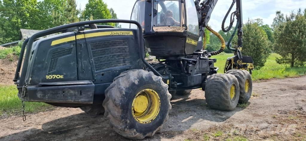 John Deere 1070 E Harvesterid