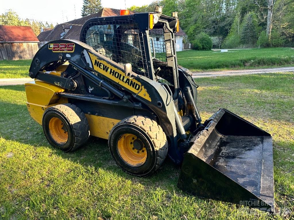 New Holland L 225 Kompaktlaadurid