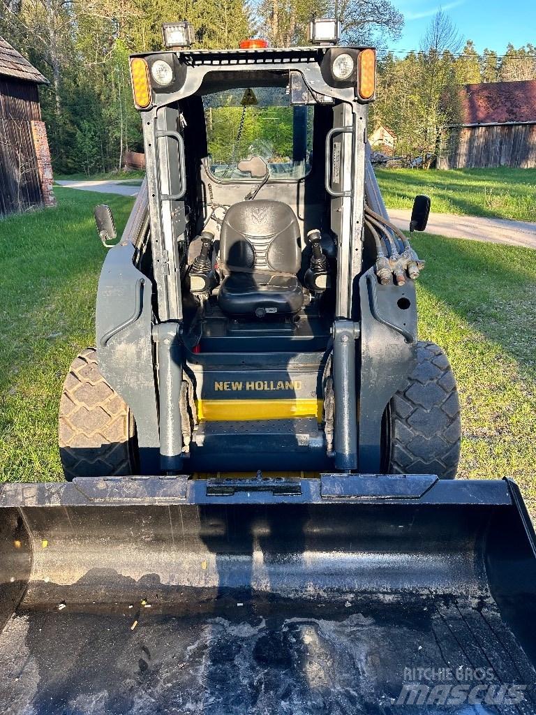 New Holland L 225 Kompaktlaadurid