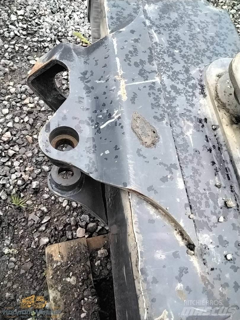 Komatsu 165 Forvarderi kraanad