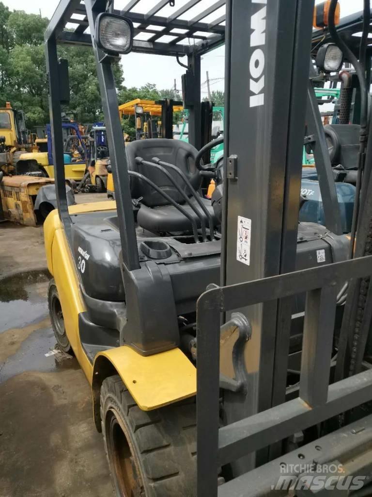 Komatsu 30 Teleskooplaadurid