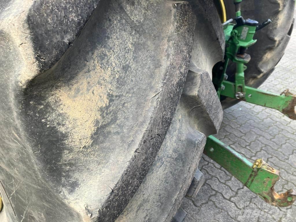 John Deere 6215R Traktorid