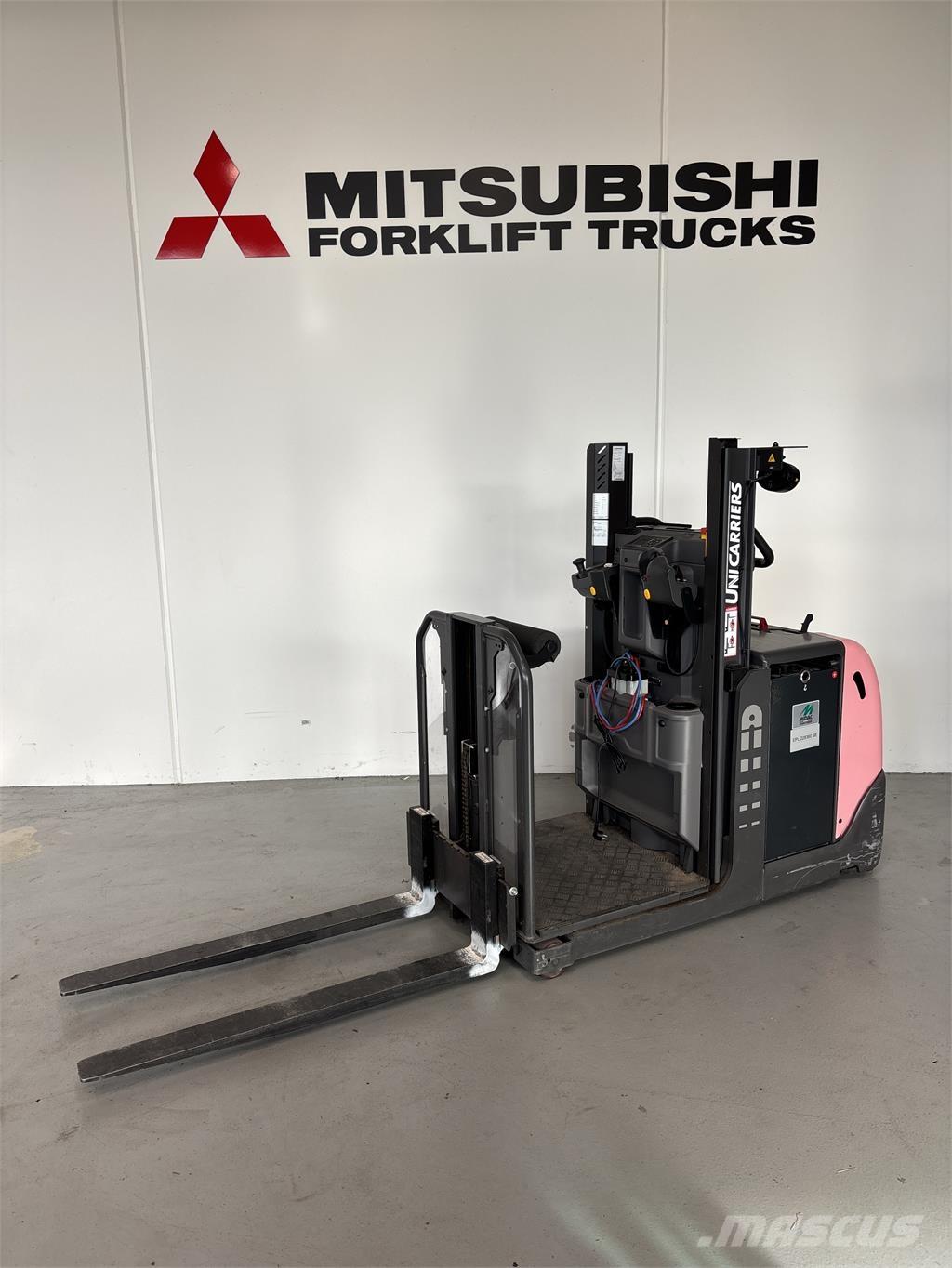 UniCarriers EPL100 Madalkomplekteerimistõstuk