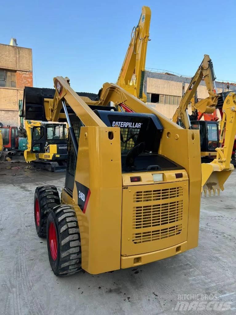 CAT 246D Kompaktlaadurid