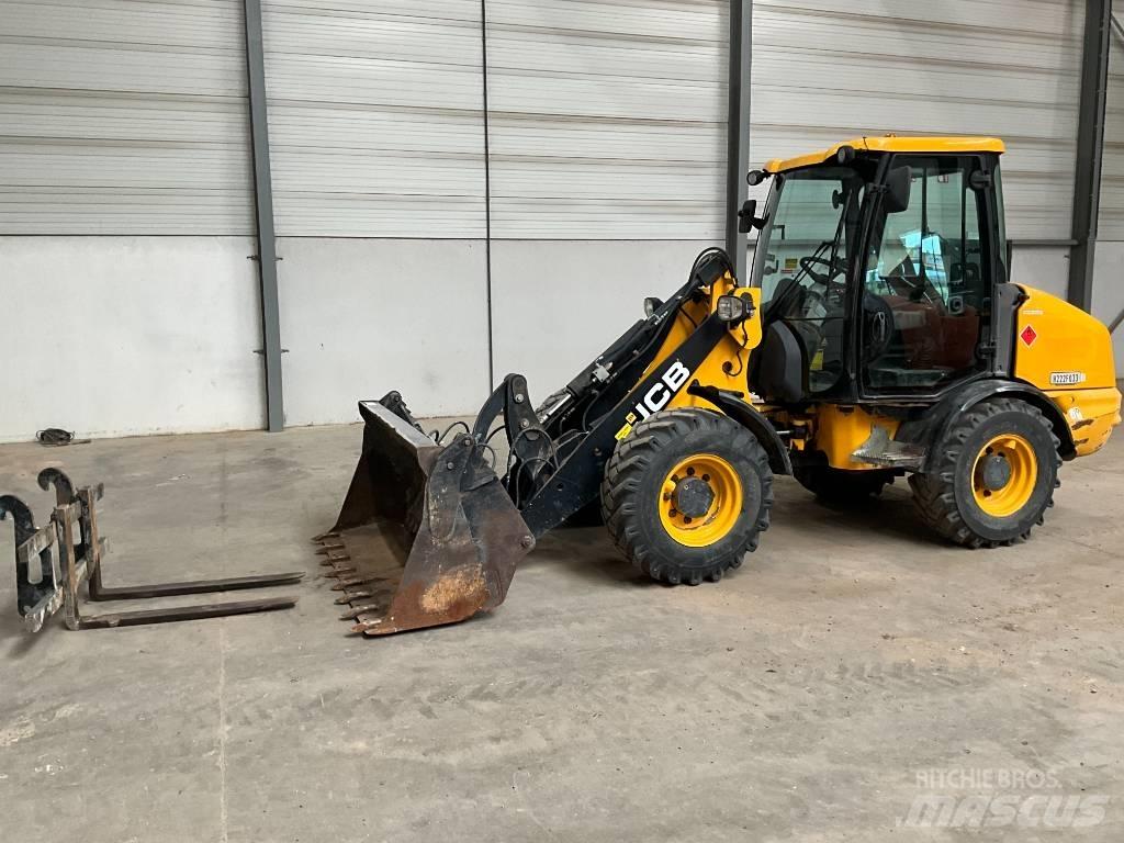 JCB 406 B Rataslaadurid