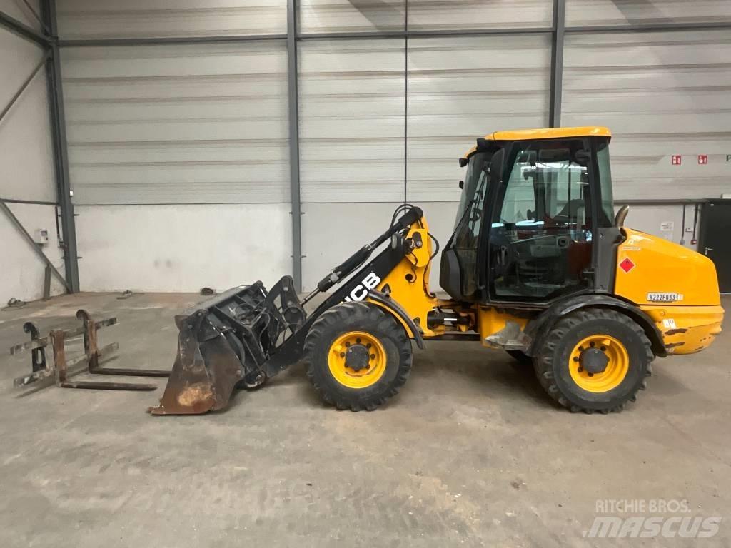 JCB 406 B Rataslaadurid