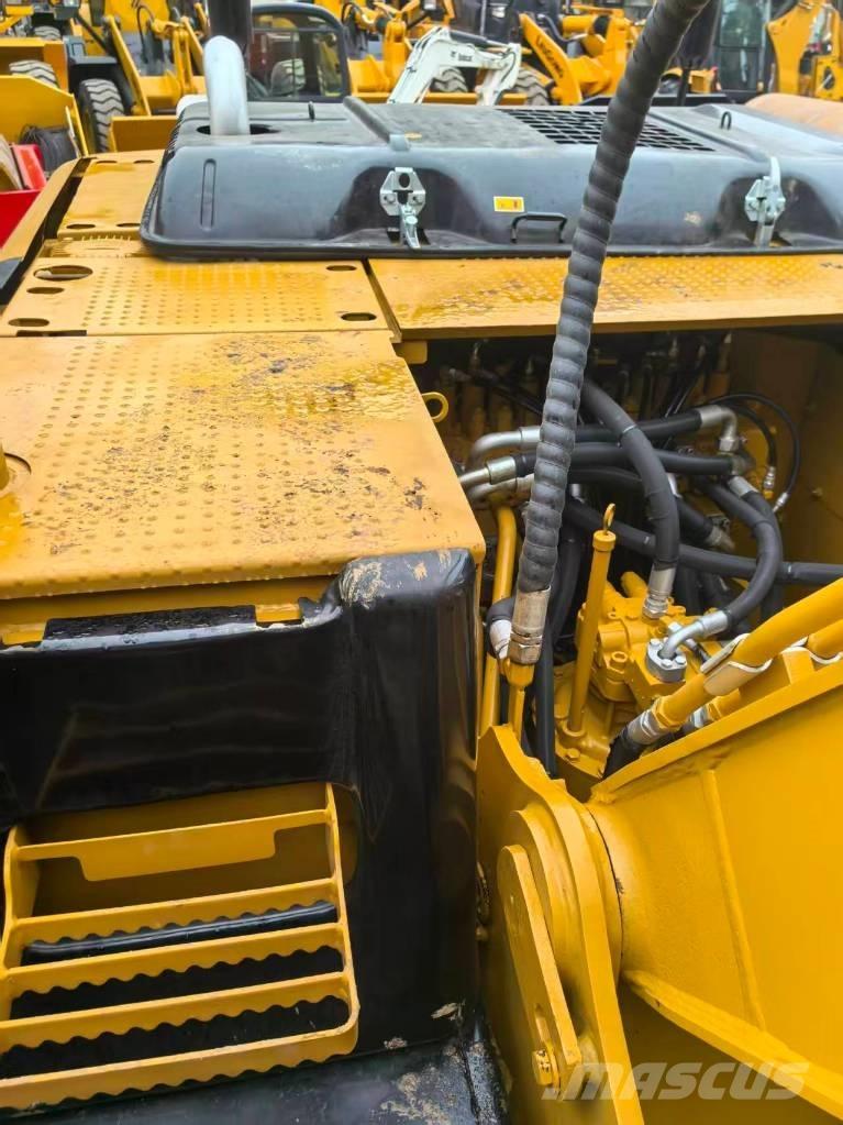 CAT 320D2 Roomikekskavaatorid