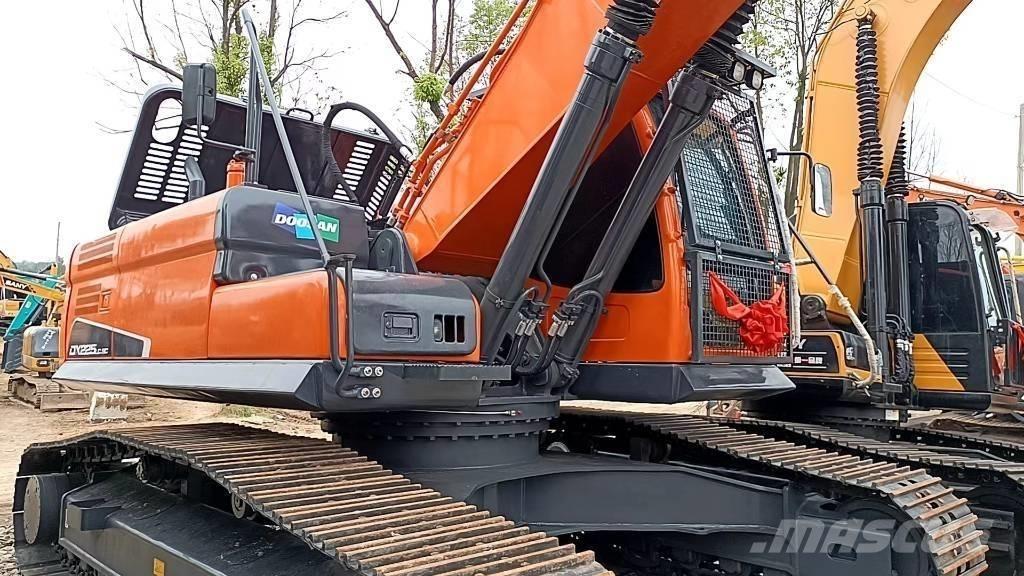 Doosan DX 225 LC Roomikekskavaatorid