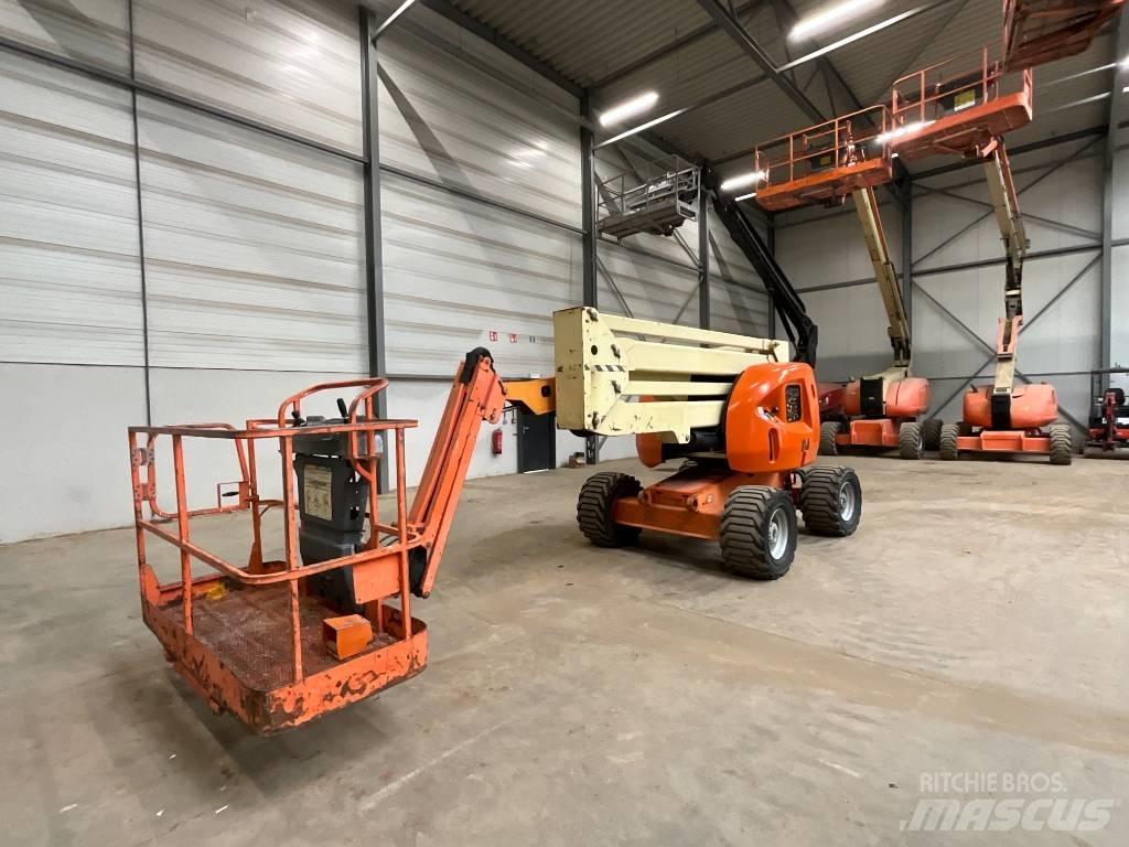 JLG 450 AJ Iseliikuvad poomtõstukid