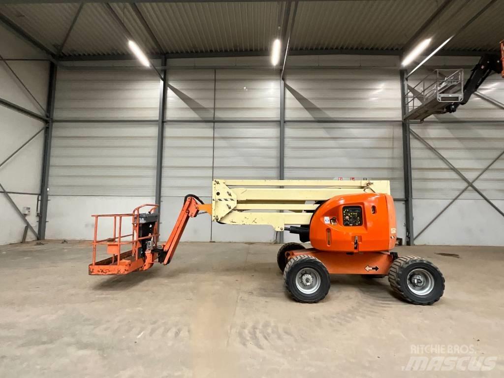 JLG 450 AJ Iseliikuvad poomtõstukid