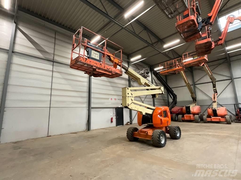 JLG 450 AJ Iseliikuvad poomtõstukid