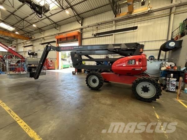 Manitou 200ATJ Iseliikuvad poomtõstukid