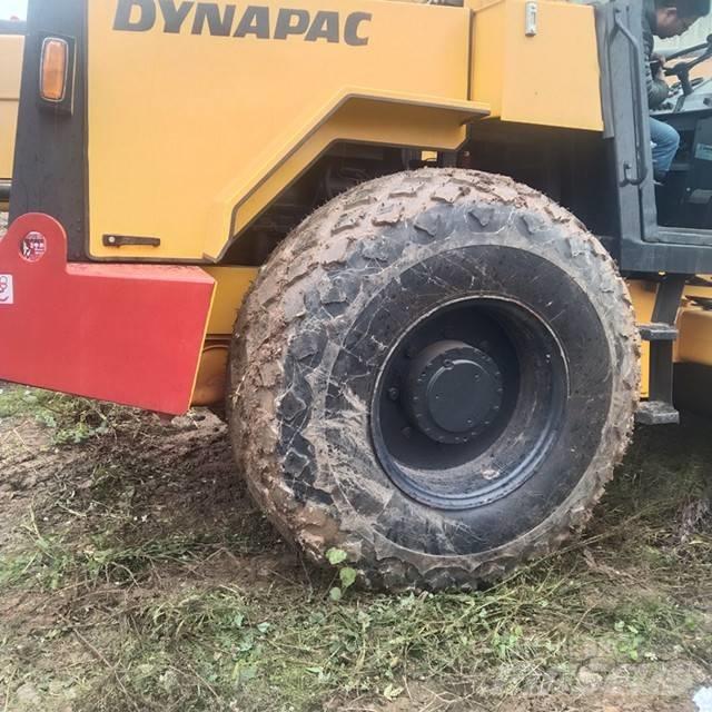Dynapac CA 25 D Ühe trumliga rullid