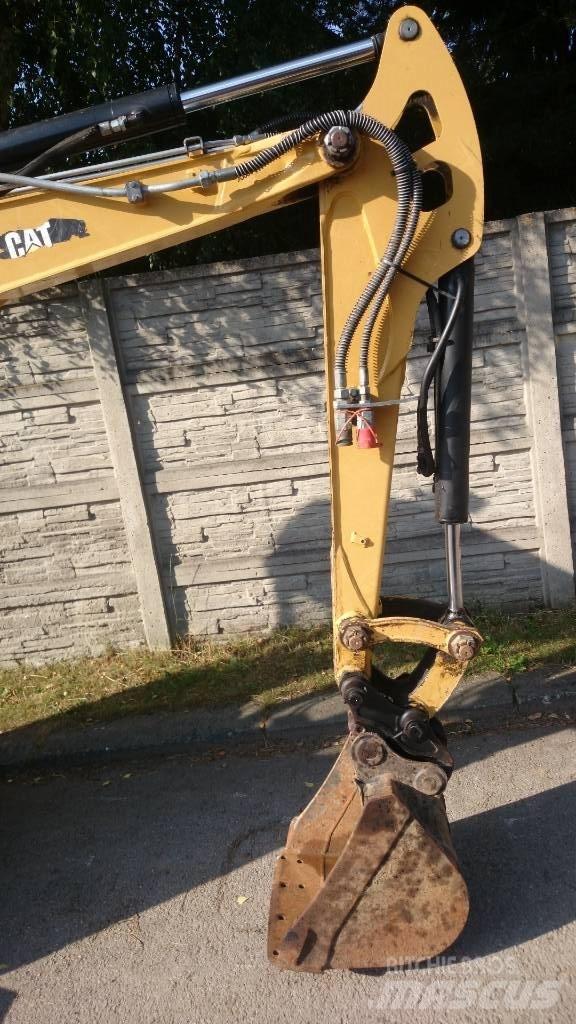 CAT 302.7 D Väikeekskavaatorid 7t-12t